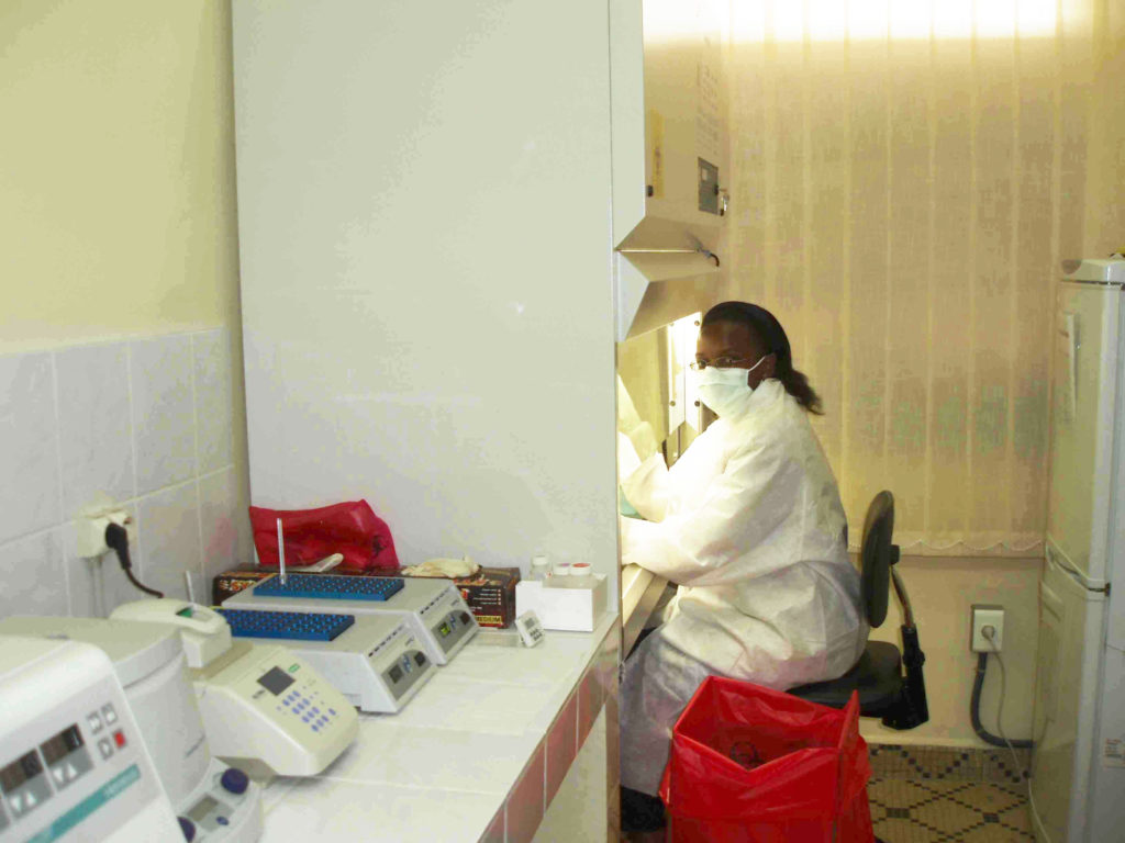 recherche-en-labo-virologie-CREMER-IMPM